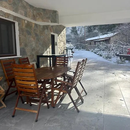 Diamond Stone Wooden Guest House Chandria Exterior photo